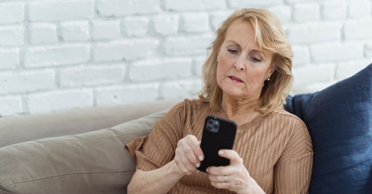 Telefon Kontrolü İsteği: Kıskançlığın Altında Ne Var?